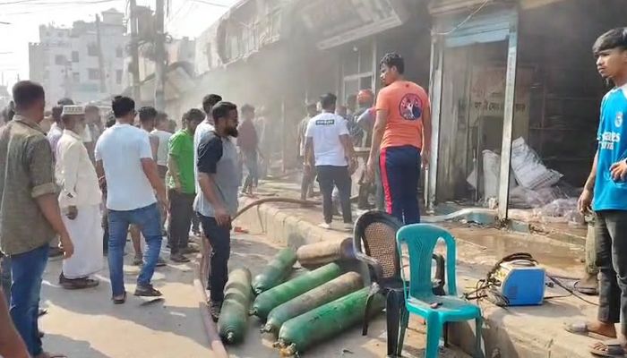 ভৈরবে ৩ দোকানে আগুনে ব্যাপক ক্ষয়ক্ষতি