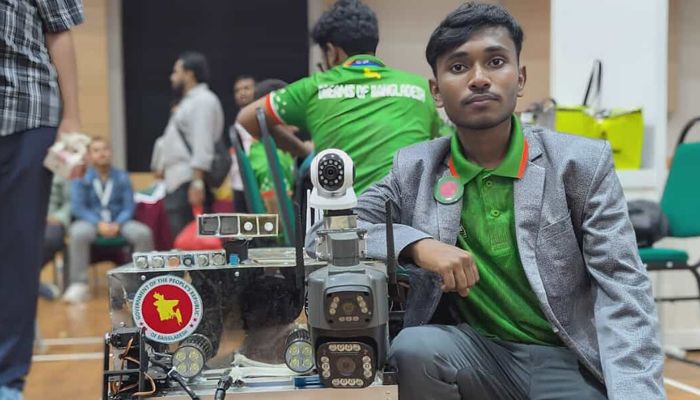 বিশ্বমঞ্চে শ্রেষ্ঠ জিহাদের ‘হেক্সাগার্ড রোভার’