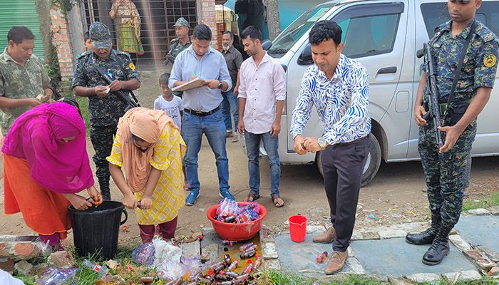পাবনায় নকল স্পাইডার পানীয় কারখানাকে ৫০ হাজার টাকা জরিমানা