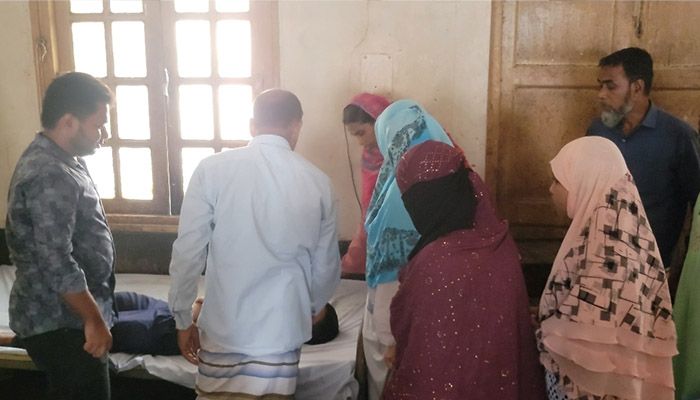 পাবনায় ট্রাকচাপায় স্কুল শিক্ষার্থীসহ নিহত ৩