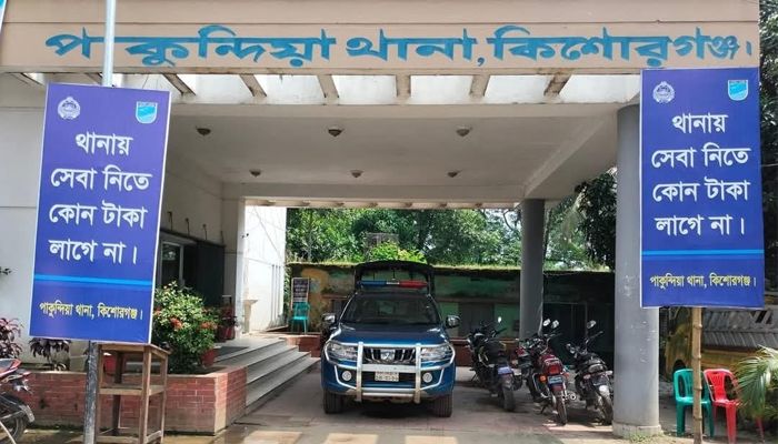 পাকুন্দিয়ায় বাথরুমে গোসল করতে গিয়ে বিদ্যুৎস্পৃষ্টে শিশুর মৃত্যু