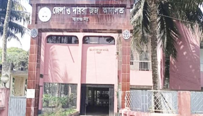 পাথরঘাটায় স্কুলছাত্রীকে অপহরণ, দেড় মাস পর মায়ের ধর্ষণ মামলা