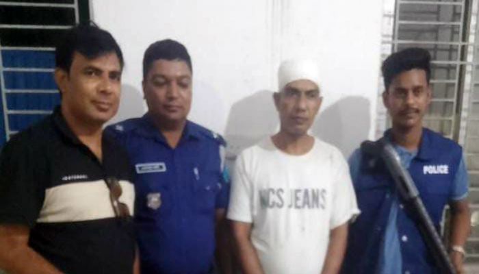 পুলিশকে লক্ষ্য করে গুলি, পিস্তলসহ ডাকাত গ্রেপ্তার