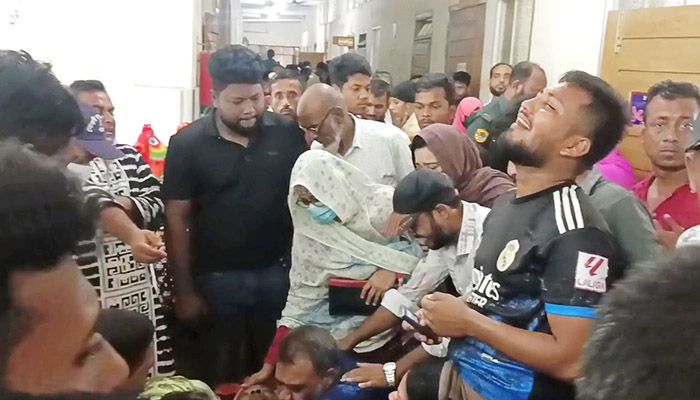 সড়ক দুর্ঘটনায় রাজাপুর উপজেলা বিএনপির সাধারণ সম্পাদক নিহত