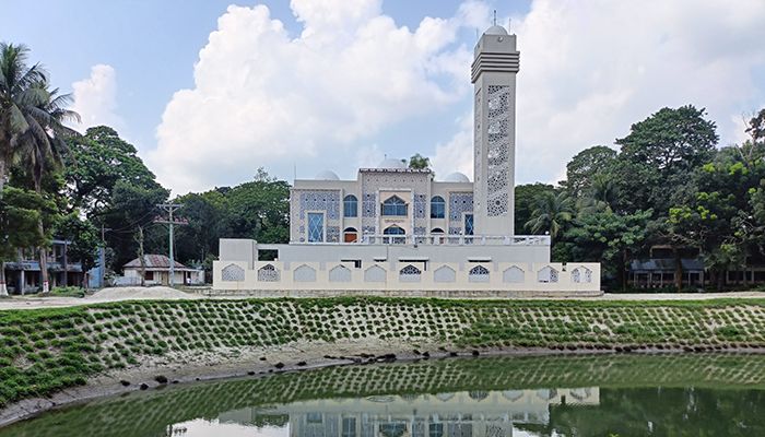 উদ্বোধনের অপেক্ষায় রায়গঞ্জের আধুনিক মডেল মসজিদ