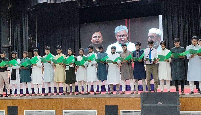 শপথ নিলেন রাকসুর নবনির্বাচিত প্রতিনিধিরা