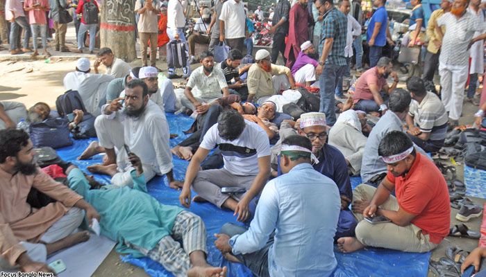 আজ শাহবাগে ‘মুখে কালো কাপড় বেঁধে’ শিক্ষকদের অবস্থান কর্মসূচি
