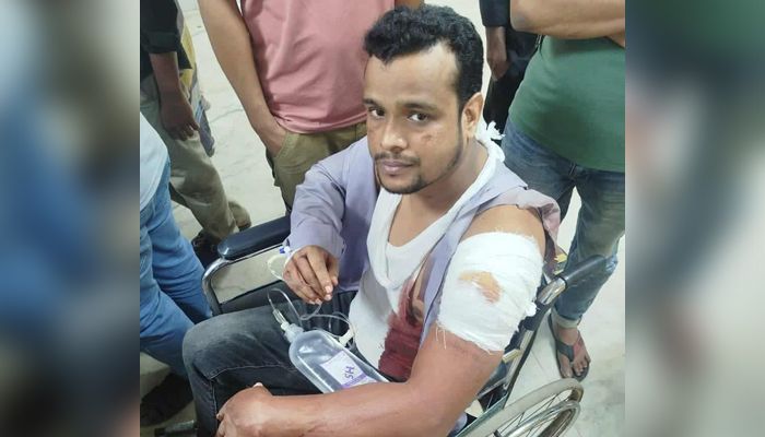 ছিনতাইকারী ছুরিকাঘাতে পুলিশ সদস্য আহত
