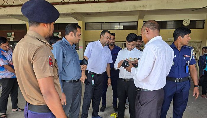 শ্রীমঙ্গলে টিকিট কালোবাজারি রোধে প্রশাসনের অভিযান