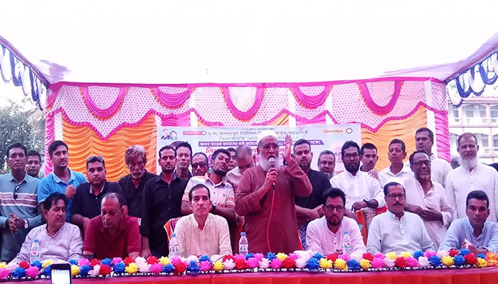শ্রীপুরে বিএনপির ৩১ দফার লিফলেট বিতরণ
