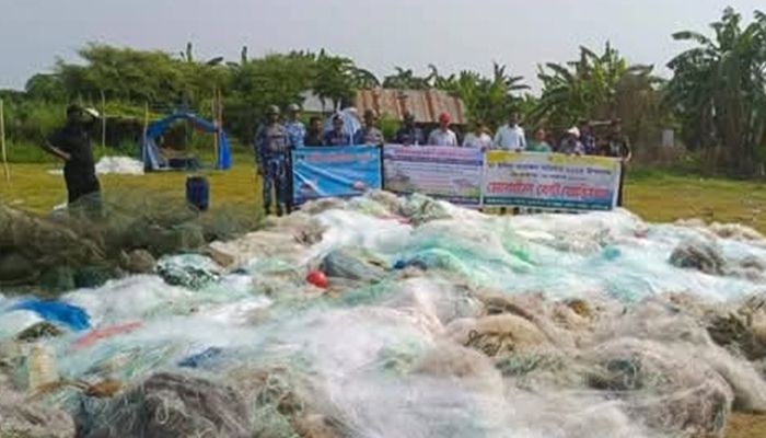 শ্রীনগরে মা ইলিশ রক্ষায় অভিযান, ২০ লাখ মিটার অবৈধ জাল ধ্বংস