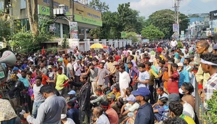 আল্টিমেটাম দিয়ে সড়ক ছাড়লেন অটোরিকশা শ্রমিকরা