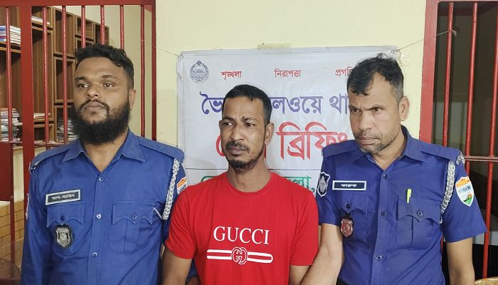 ট্রেনে পাথর নিক্ষেপের মামলায় গ্রেপ্তার আরও ১, কর্মসূচি স্থগিত 