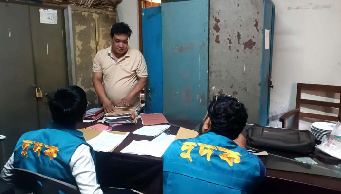 রাঙামাটির বরকল উপজেলা স্বাস্থ্য কমপ্লেক্সে দুদকের অভিযান