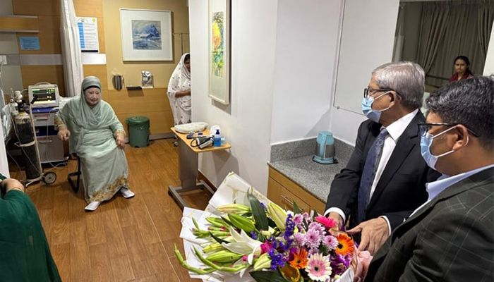 স্বাস্থ্য পরীক্ষার জন্য হাসপাতালে ভর্তি হয়েছেন খালেদা জিয়া