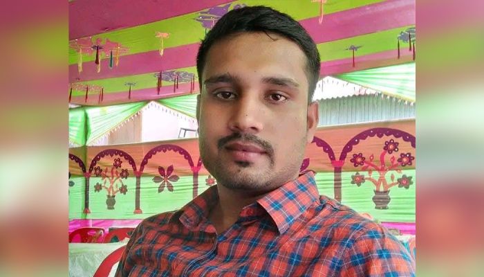 আর্শীবাদের পরই মৃত্যু- হোটেল কক্ষ থেকে সবুজের ঝুলন্ত মরদেহ উদ্ধার