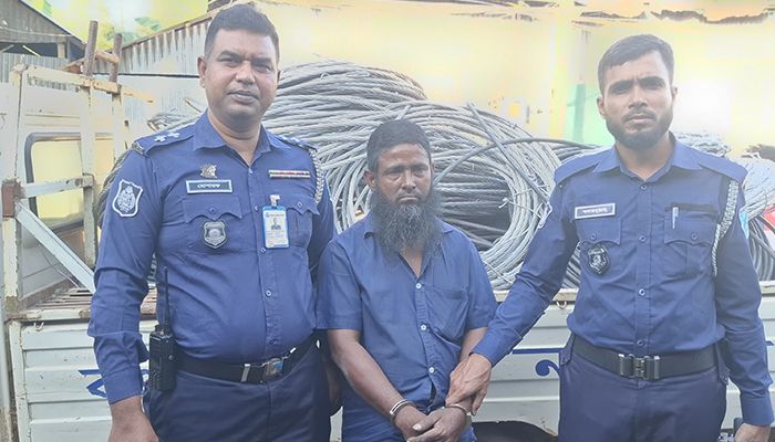 বৈদ্যুতিক তার ও ট্রান্সফরমারের ৬০০ কেজি যন্ত্রাংশ উদ্ধার, গ্রেপ্তার ১