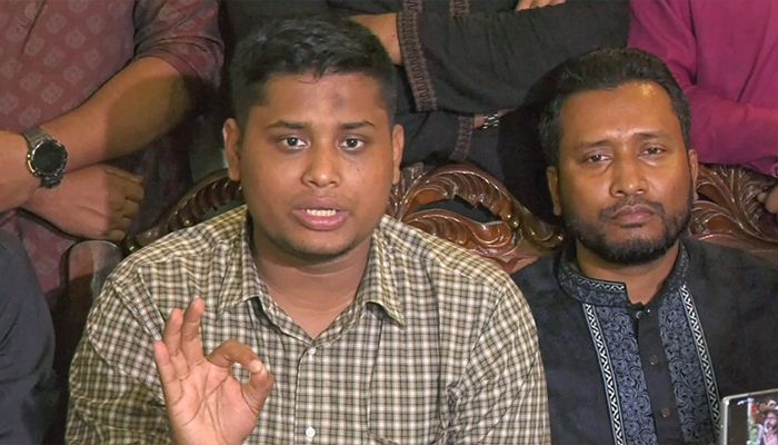 নির্বাচন কমিশন স্বেচ্ছাচারি আচরণ করছে : হাসনাত আব্দুল্লাহ