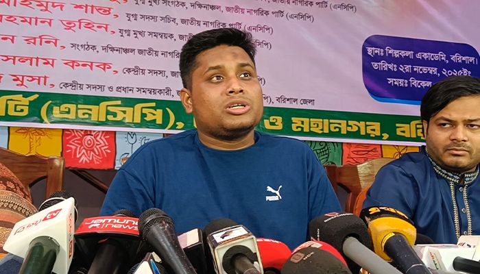 গণভোট ও জুলাই সনদ বাস্তবায়নের আদেশ দিতে হবে : হাসনাত আব্দুল্লাহ