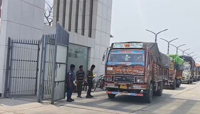 বেনাপোল দিয়ে সাড়ে ১৩ হাজার টন চাল আমদানি