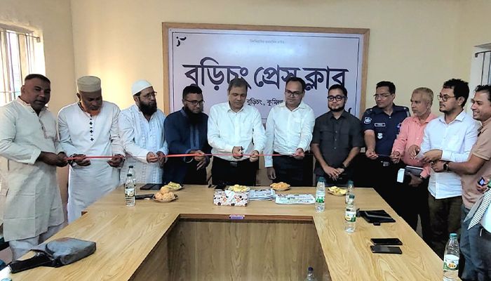 সাংবাদিকরা জীবন বাজি রেখে দেশ ও জাতির কল্যাণে কাজ করেন