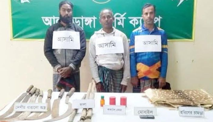 যৌথবাহিনীর অভিযানে ককটেল, অস্ত্র ও হরিণের চামড়াসহ গ্রেপ্তার ৩
