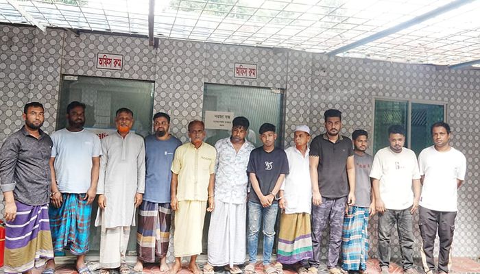 কুমিল্লায় আওয়ামী লীগের ঝটিকা মিছিল, আটক ৫০