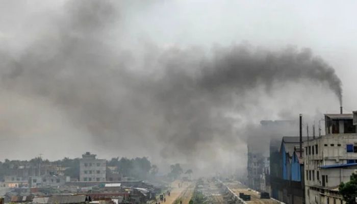 আজ বিশ্বের দ্বিতীয় দূষিত শহর ঢাকা