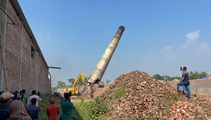 ধামরাইয়ে সাত ইটভাটায় অভিযান, ১২ লাখ টাকা জরিমানা