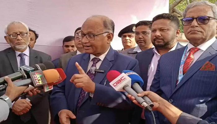 হলফনামায় তথ্য গোপন করেছিলেন শেখ হাসিনা : দুদক চেয়ারম্যান