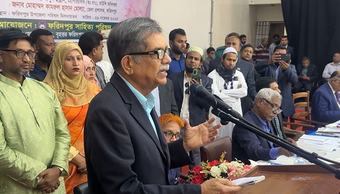 শিক্ষাকেন্দ্রগুলো রাজনীতিমুক্ত রাখতে হবে : শিক্ষা উপদেষ্টা
