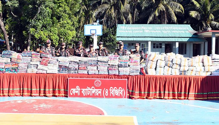 ফেনী সীমান্তে কোটি টাকার ভারতীয় পণ্য জব্দ