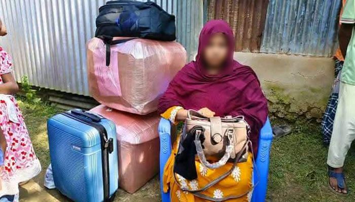 স্বামীর বাড়িতে স্ত্রীর অনশন