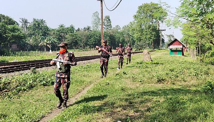 ভারত থেকে জাল টাকা প্রবেশ রোধে হিলি সীমান্তে বিজিবির বিশেষ সতর্কতা