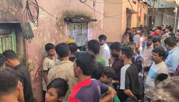 ভৈরবে জুতার কারখানায় আগুন, ৬ দোকান পুড়ে ছাই
