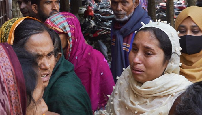 তুচ্ছ ঘটনায় যুবককে কুপিয়ে ও পিটিয়ে হত্যা 