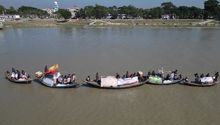 ফসিল জ্বালানির ঝুঁকি এড়াতে নৌবহর