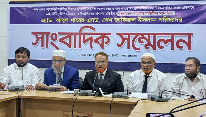 খুলনা জেলা আইনজীবী সমিতির নির্বাচন স্থগিত, উত্তপ্ত আদালতপাড়া