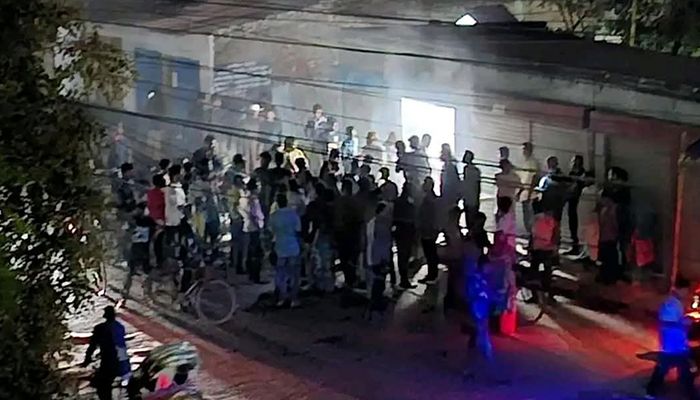 খুলনায় ওয়ার্ড বিএনপি কার্যালয়ে বোমা ও গুলি, নিহত ১