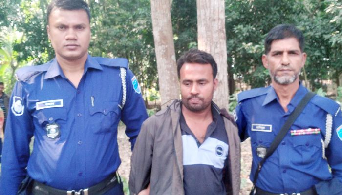 ভেজাল কীটনাশক কারখানায় অভিযান, গ্রেপ্তার ১