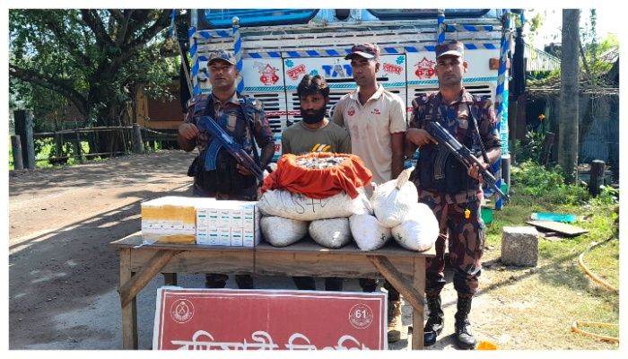  বুড়িমারীতে অবৈধভাবে ক্যান্সারের ওষুধ ও সিসা পাচারকালে ভারতীয় ট্রাকচালক আটক