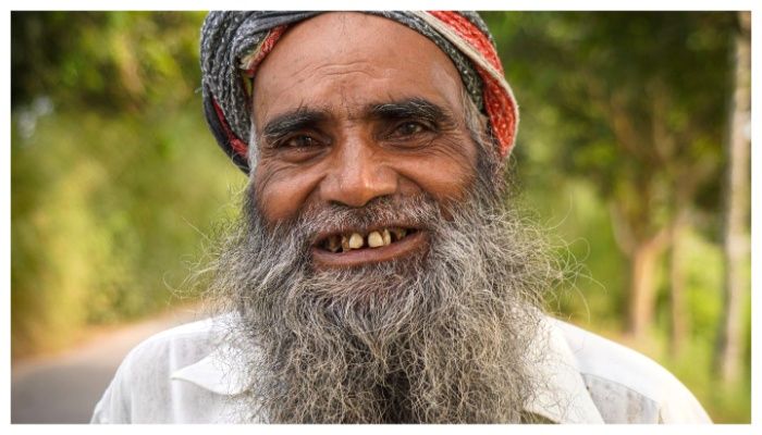 ২৫ বছরে ৩০ হাজার গাছ লাগিয়েছে রংপুরের বৃক্ষবন্ধু বাদশা মিয়া