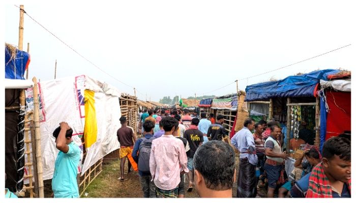 সুন্দরবনের দক্ষিণ প্রান্তে, বঙ্গোপসাগরের নোনাজল ঘেঁষে বিস্তৃত দুবলার চরের আলোরকোল নিউমার্কেট। প্রবা ফটো