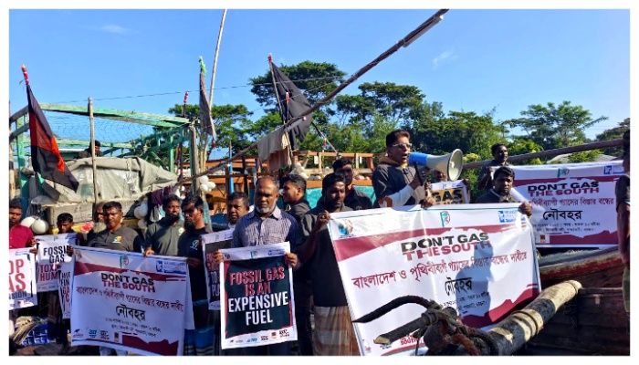 বিশ্বব্যাপী ফসিল গ্যাসের বিস্তার রোধের দাবিতে পাথরঘাটায় নৌবহর কর্মসূচি  