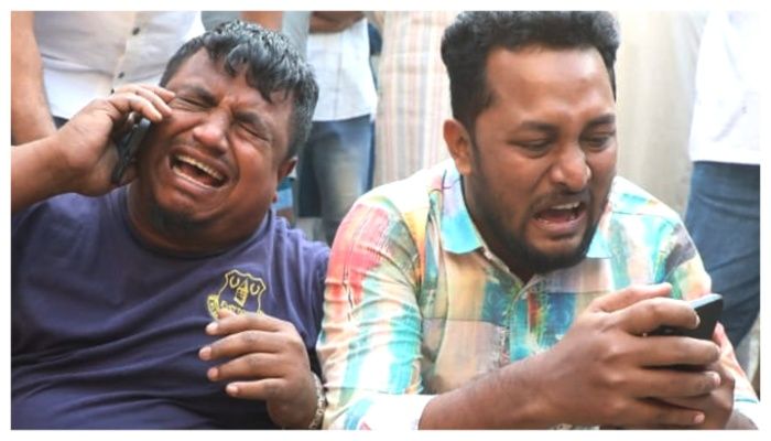 আতঙ্ক-উৎকণ্ঠা স্বজনের খোঁজে ব্যস্ত ফোন