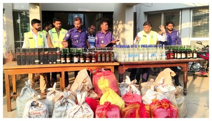 ভালুকায় পিকআপসহ ৪৮০ বোতল বিদেশি মদ জব্দ