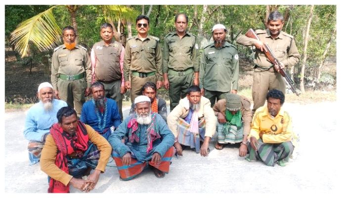  সুন্দরবনের অভয়ারণ্যে মাছ ধরার অপরাধে আটক ৮ জেলে