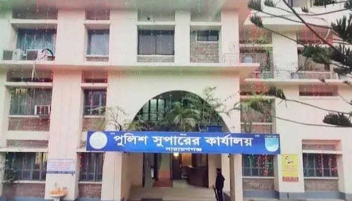 লুটে নেওয়া এলএমজির সন্ধান দিলেই ৫ লাখ টাকা 