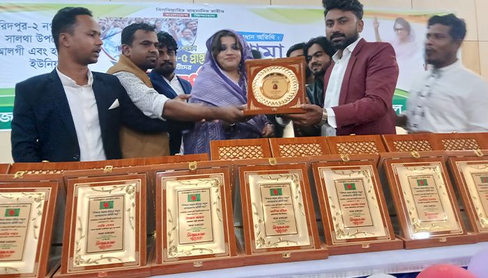 জিপিএ-৫ প্রাপ্ত শিক্ষার্থীদের সংবর্ধনা প্রদান