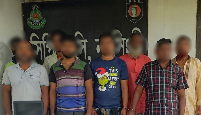 র‌্যাবের অভিযানে অস্ত্র ও গুলাবারুদসহ ৮ জন গ্রেপ্তার